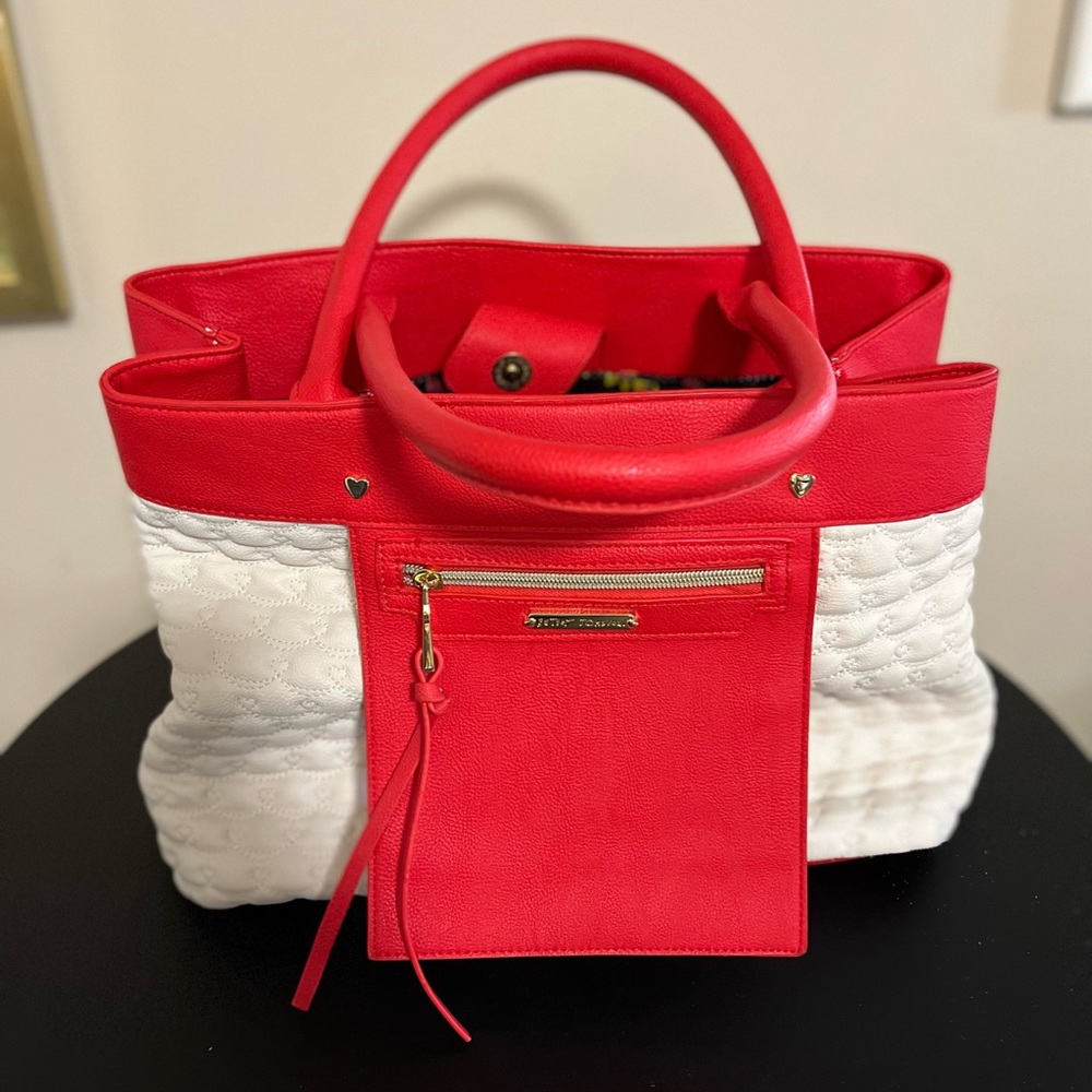 Betsey Johnson Tote Quilted Jacquard Floral Lining 🌺